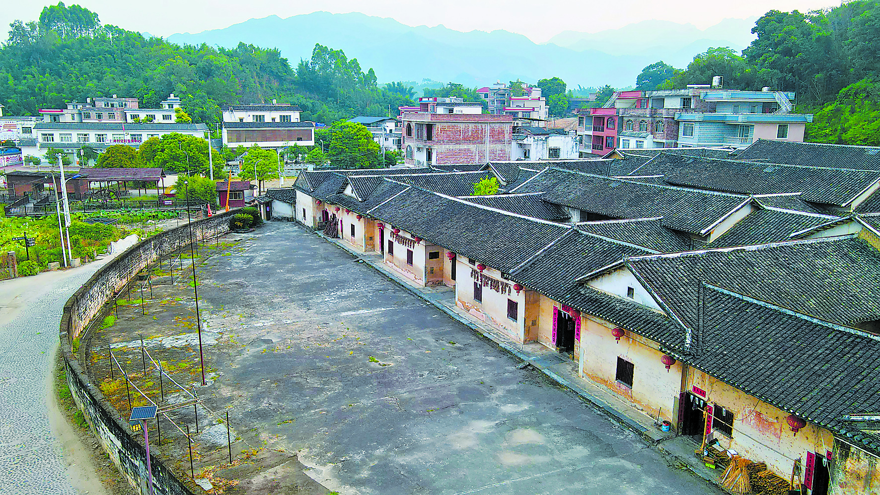 图3：贺州市八步区莲塘镇客家围屋.jpg
