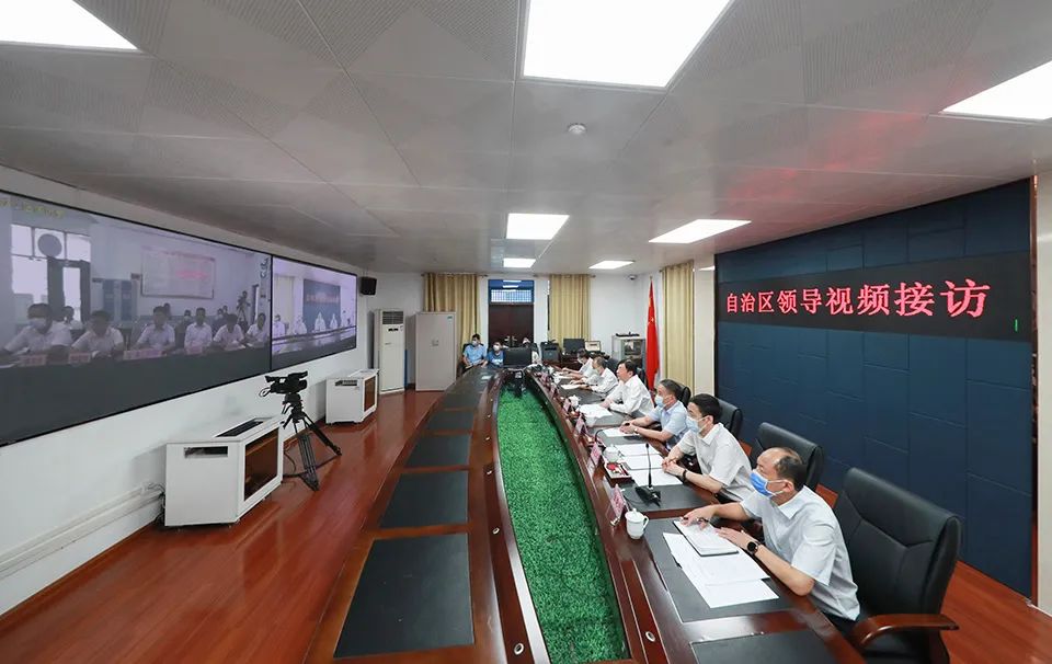 1661852042321.jpg 孙大伟在视频接访3.jpg