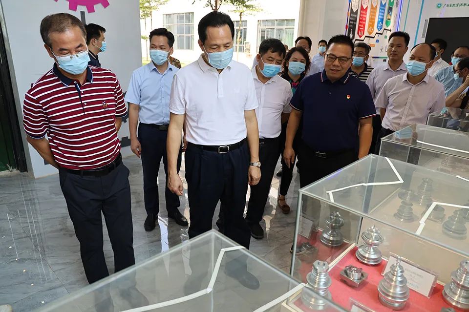 黄世勇率队 3.jpg