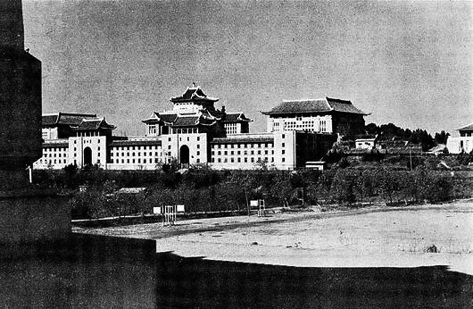 早期武汉大学校舍外观.jpg