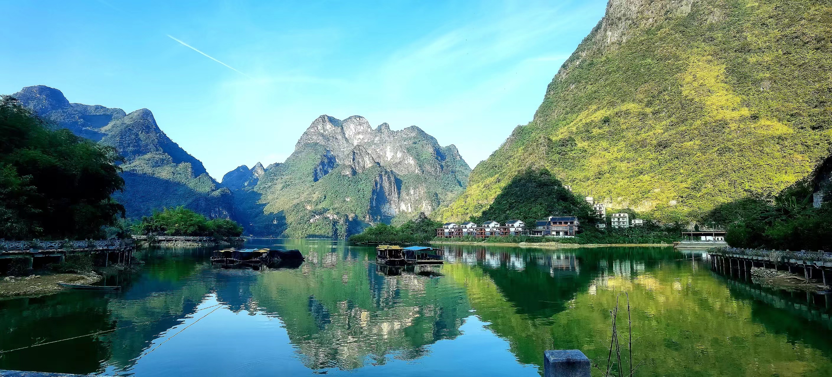 凌云浩坤湖 申海渝摄.jpg