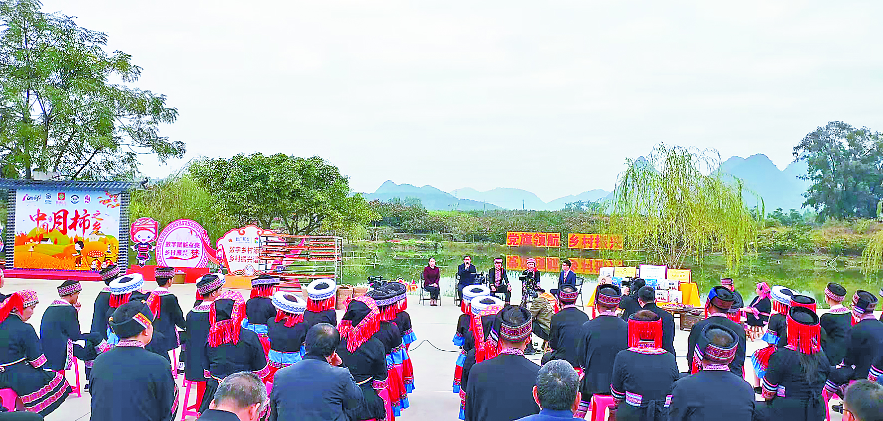 图片顺序（3)  【桂在协商】“如何将恭城油茶打造成百亿产业”栏目组在该县莲花镇中国月柿博览园中进行外场录制。.jpg