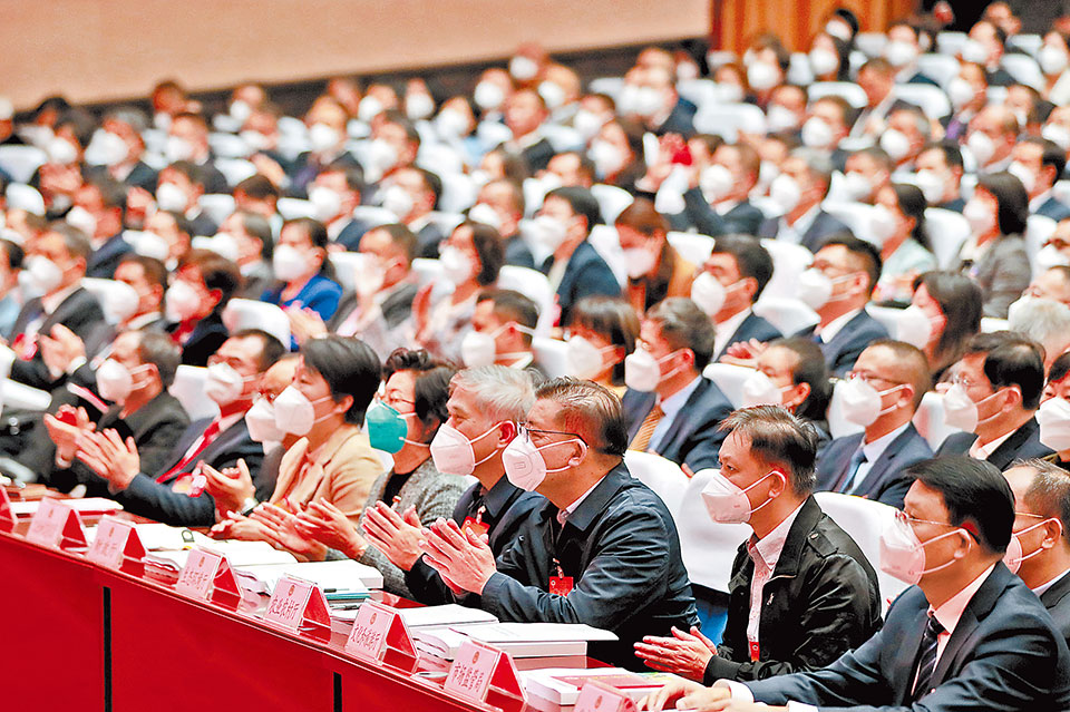 职能部门负责人听取委员大会发言.jpg