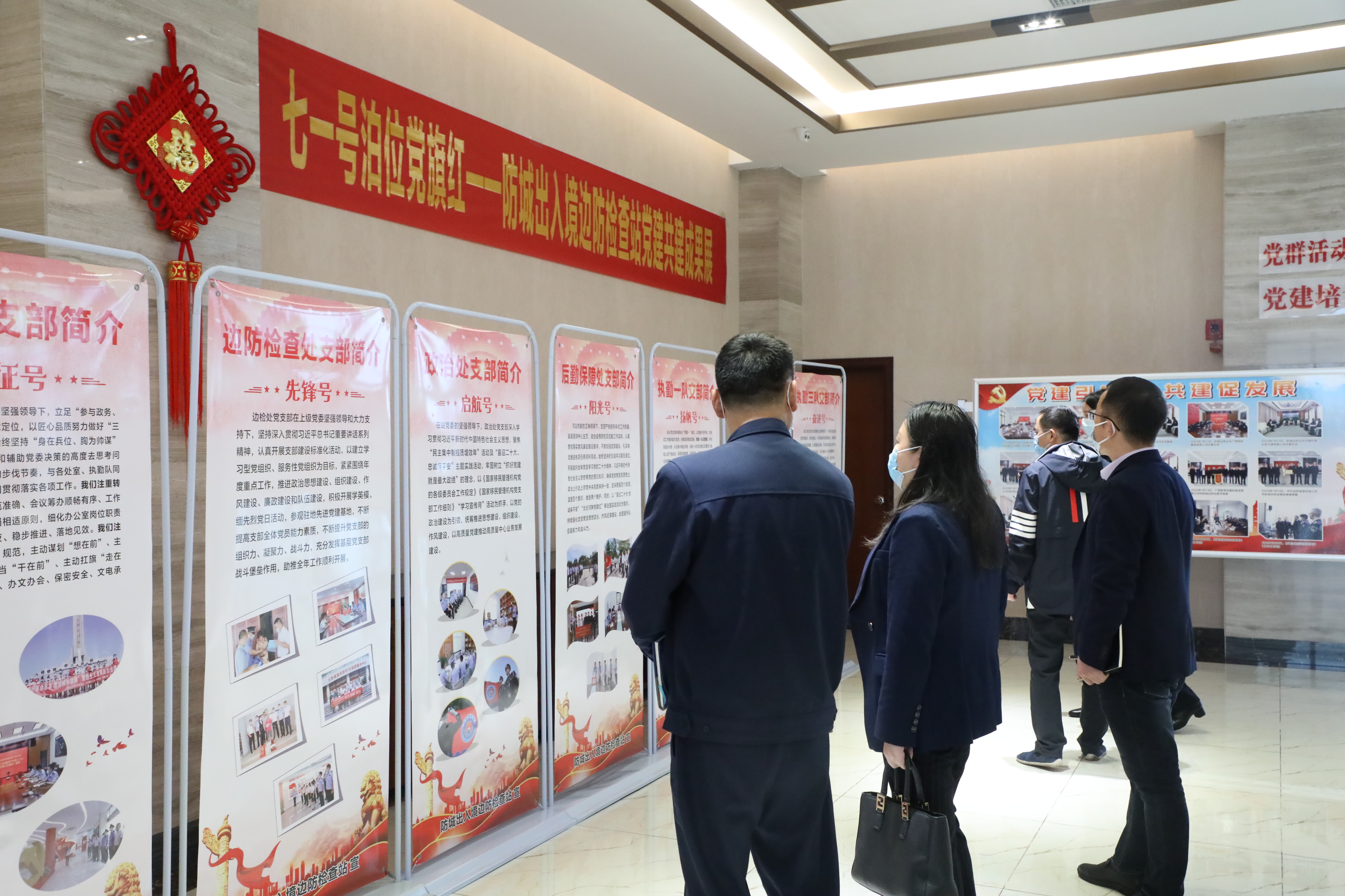 参观展览1.jpg