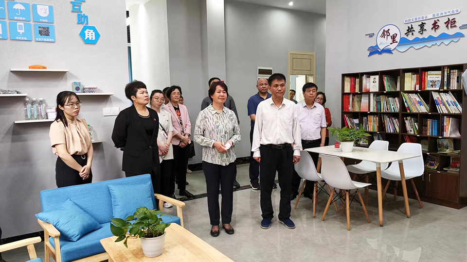 图片2：在岑溪市岑城镇百花社区调研.png