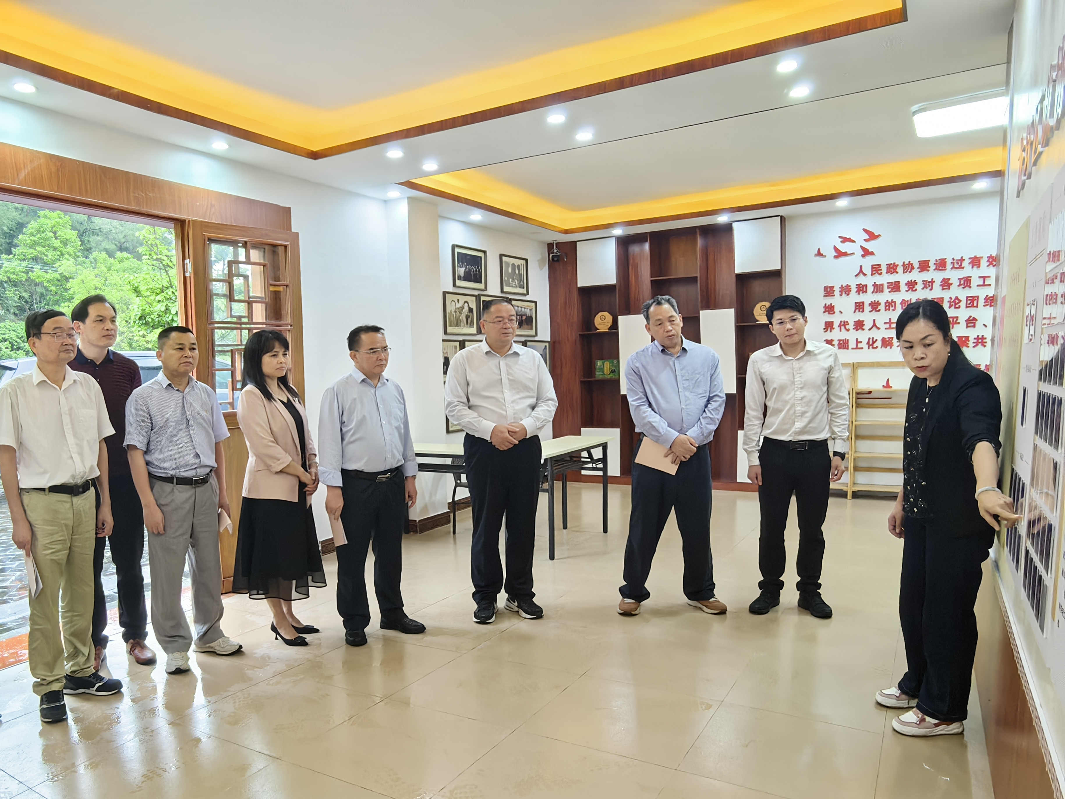 2版图-万秀区政协到龙圩区考察政协委员工作站建设.jpg